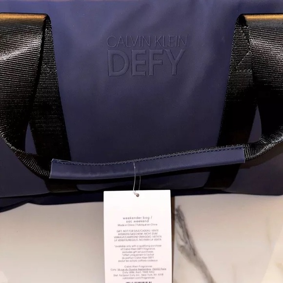 Calvin Klein Defy Duffle Weekender Travel Carry-On Sport Gym Bag Navy Blue - Picture 6 of 7
